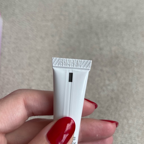 Shiseido Benefiance Wrinkle Smoothing Eye Cream 5ml Deluxe mini - Picture 7 of 8